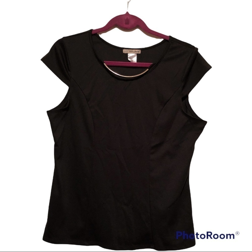 Black cap sleeved top